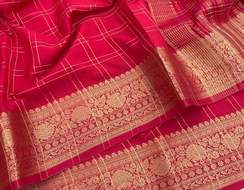 Red Pure Geaorgette Saree With Visose Border And Designer Sequnce Jequuard Blouse