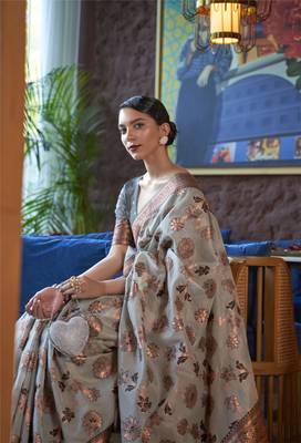 Rajtex Brown Woven Shimmer-Sarees With Blouse 2