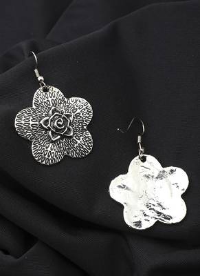 Small Star Shaped Oxidised Earring 3