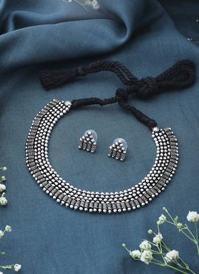 Silver Round Necklace Set With Stones and Small Earrings 1