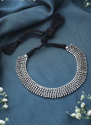 Silver Round Necklace Set With Stones and Small Earrings 2