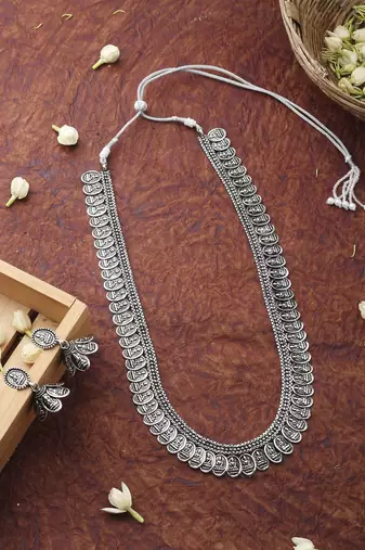Long Motif Necklace With Small Earrings