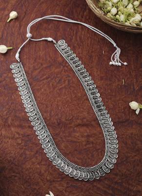 Long Motif Necklace With Small Earrings 3