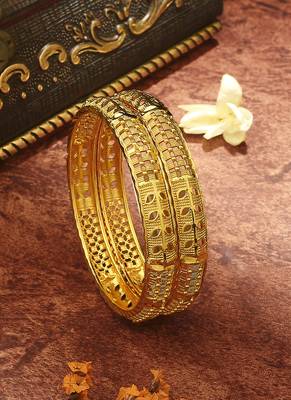 Golden Harmony: Set of 2 Leaf-Shaped Bangles 1