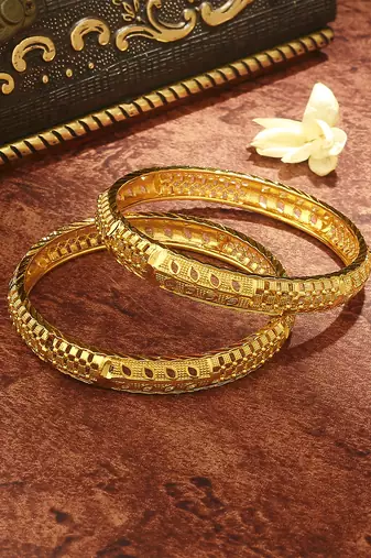 Golden Harmony: Set of 2 Leaf-Shaped Bangles