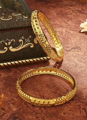 Golden Harmony: Set of 2 Leaf-Shaped Bangles 3