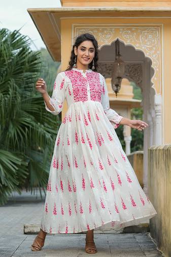 Women off-white embroidered cotton ethnic kurti
