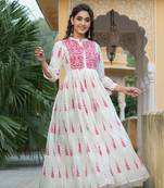 Women off-white embroidered cotton ethnic kurti