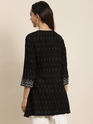 Women'S Rayon Geomatrical Printed Short Kurti (Black) 2