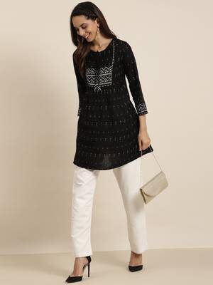 Women'S Rayon Geomatrical Printed Short Kurti (Black) 3