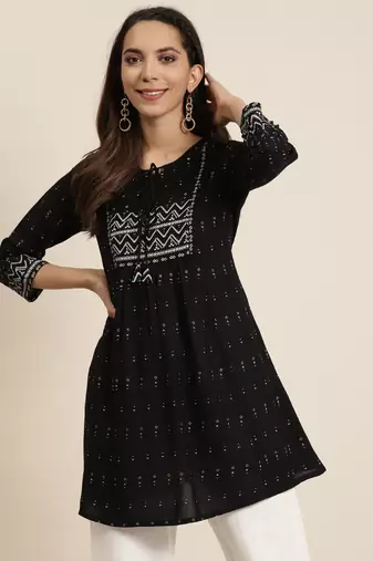 Women'S Rayon Geomatrical Printed Short Kurti (Black)