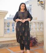 Women'S Black Plus Size Cotton Chicken Embroidery Printed Straight Kurta Set (Black)