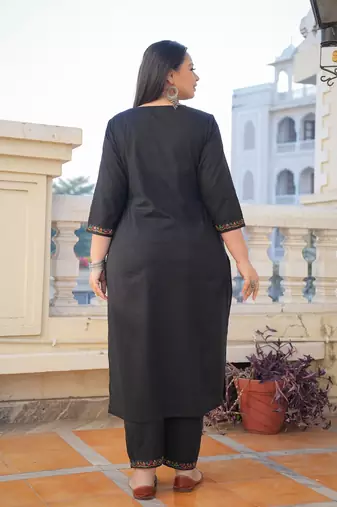Women'S Black Plus Size Cotton Chicken Embroidery Printed Straight Kurta Set (Black)