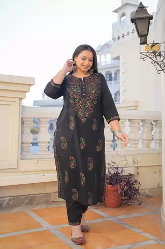 Women'S Black Plus Size Cotton Chicken Embroidery Printed Straight Kurta Set (Black)