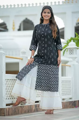 Women'S Cotton Ikat Printed A-Line Kurta (Black)