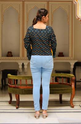 Women'S Floral Printed Regular Top (Black) 3