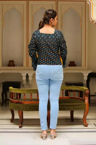 Women'S Floral Printed Regular Top (Black)
