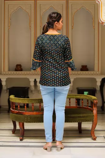 Women'S Floral Printed Top (Black)