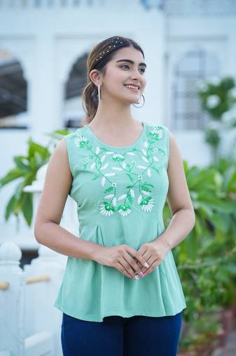 Women'S Rayon Slub Embroidered Regular Top (Green)