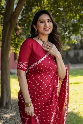 Koram Red Bandhej Silk Sarees Kanchi Borders And Contrast Zari Weaving Borders Saree With Blouse For Women