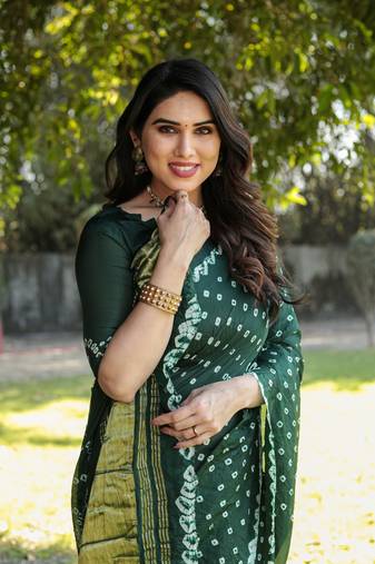 Koram Green Bandhej Silk Sarees Kanchi Borders And Contrast Zari Weaving Borders Saree With Blouse For Women