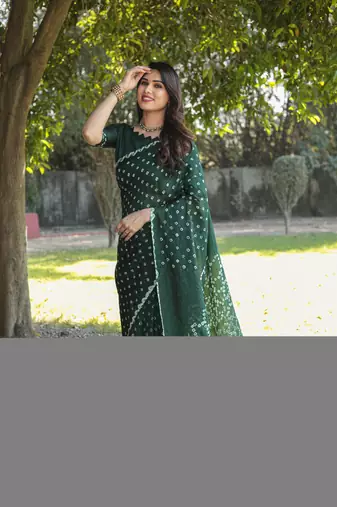 Koram Green Bandhej Silk Sarees Kanchi Borders And Contrast Zari Weaving Borders Saree With Blouse For Women