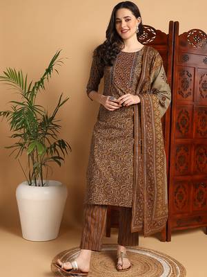 women mustard pure cotton floral printed straight kurta trousers with dupatta 1