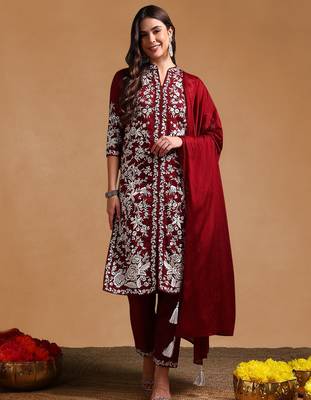 Maroon Plus Size Kurta Set with White Floral Embroidery 2