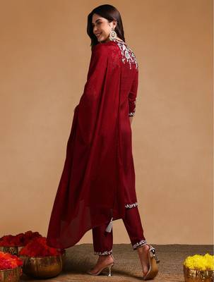 Maroon Plus Size Kurta Set with White Floral Embroidery 4