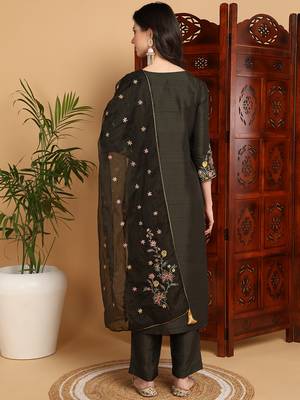 women olive silk blend floral embroidered straight kurta trousers with dupatta 4