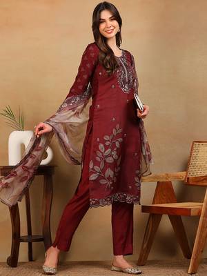 women rust organza floral embroidered straight kurta trousers with dupatta 3