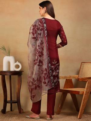 women rust organza floral embroidered straight kurta trousers with dupatta 4