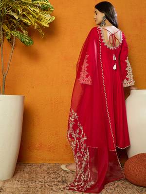 fuchsia silk blend solid embroidered anarkali kurta trousers with dupatta 4