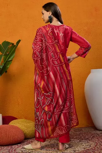 women red silk blend floral printed straight kurta trousers with dupatta