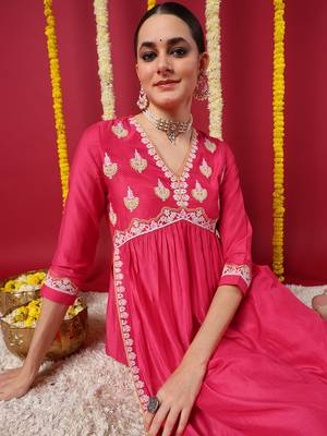 women pink silk blend solid embroidered straight kurta with trousers 2