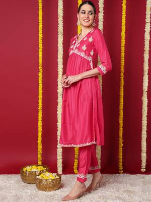 women pink silk blend solid embroidered straight kurta with trousers 3
