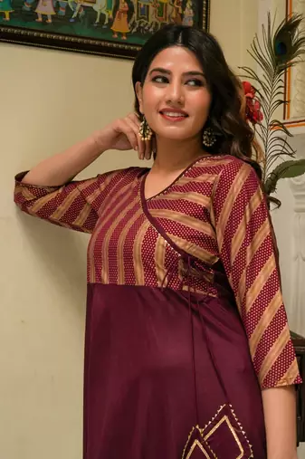 Women'S Rayon Stripe Printed Anarkali Kurti (Maroon)