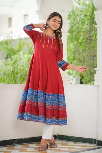 Women'S Rayon Embroidered Anarkali Kurta (Maroon)