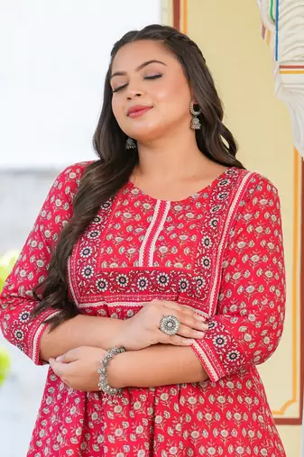 Women'S Plus Size Rayon Floral Printed Anarkali Kurti (Red)