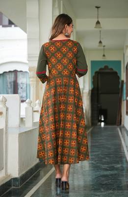 Women'S Floral Printed Pintucks Anarkali Kurta (Green) 3