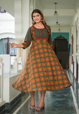 Women'S Floral Printed Pintucks Anarkali Kurta (Green) 4