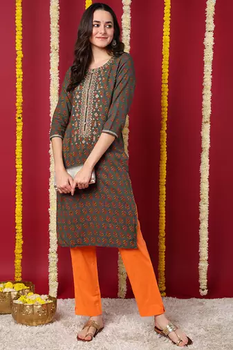 Women green embroidered cotton ethnic kurti