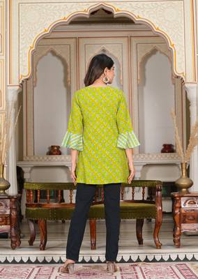Women'S Green Floral Printed Short Kurti (Green) 3