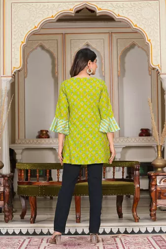 Women'S Green Floral Printed Short Kurti (Green)