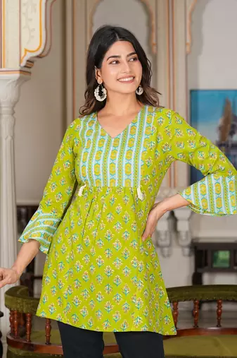 Women'S Green Floral Printed Short Kurti (Green)