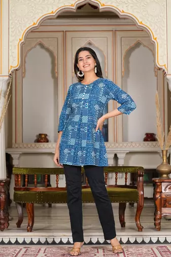 Women'S Geomatric Printed Short Kurti (Blue)