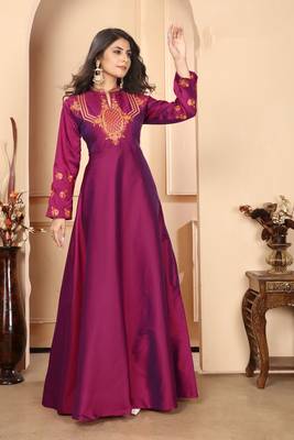 Heavy zari purple colour graceful silk partywear evening gown 1