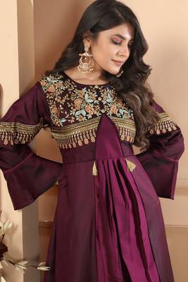 Heavy zari wine colour graceful silk partywear evening gown 3