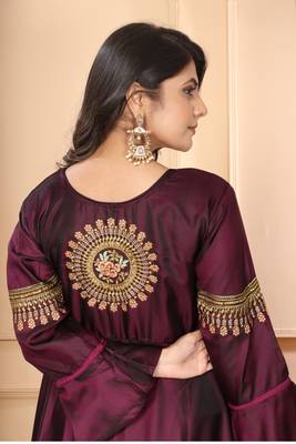 Heavy zari wine colour graceful silk partywear evening gown 4