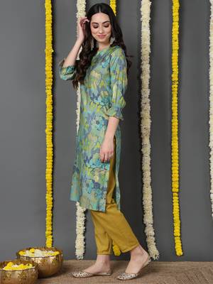 women green silk floral printed straight kurta 3